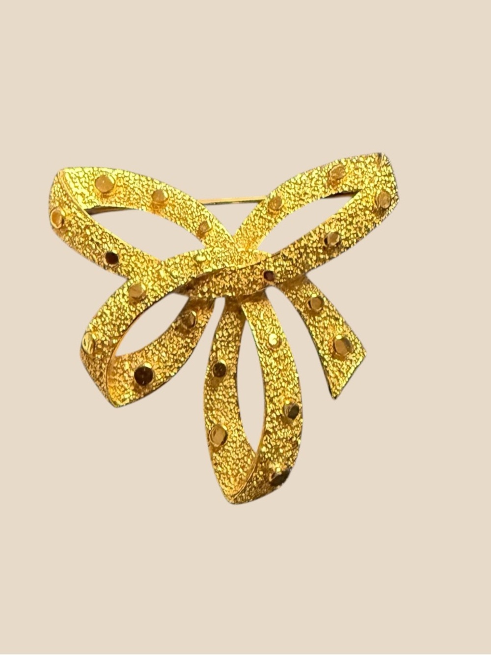 Vintage Crown Trifari Gold-plated Bow Brooch - Elegant Women's Jewelry